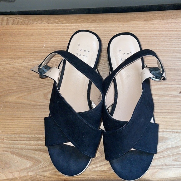 🚫SOLD🚫 Black Buckle Wedges 🖤 👡 - Picture 4 of 15